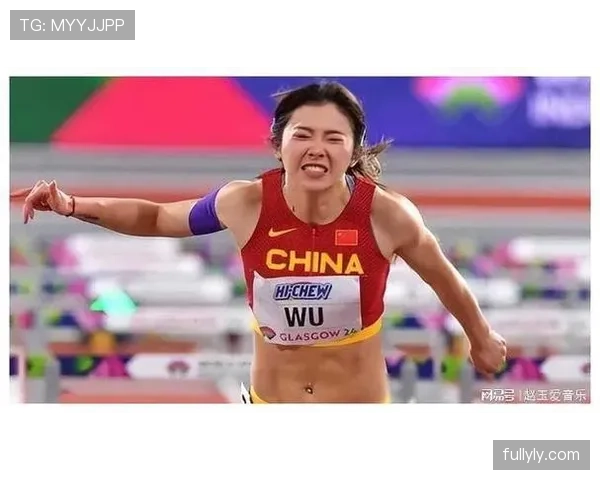 吴艳妮训练室里连喝水都瘦得让人心疼，这日常仙女得有多拼？