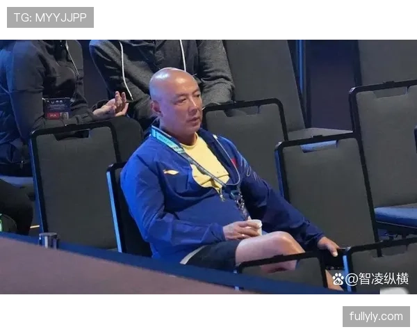 鲍春来这反差感太强了，赛场教科书脸，私生活照竟然这么精致